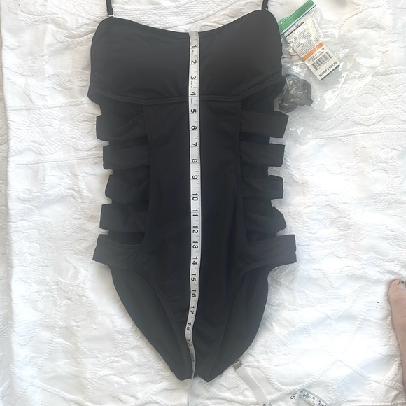 Kenneth Cole Reaction Black 1 pc. Bathing suit. Adjustable and extra strap Small - Picture 3 of 12